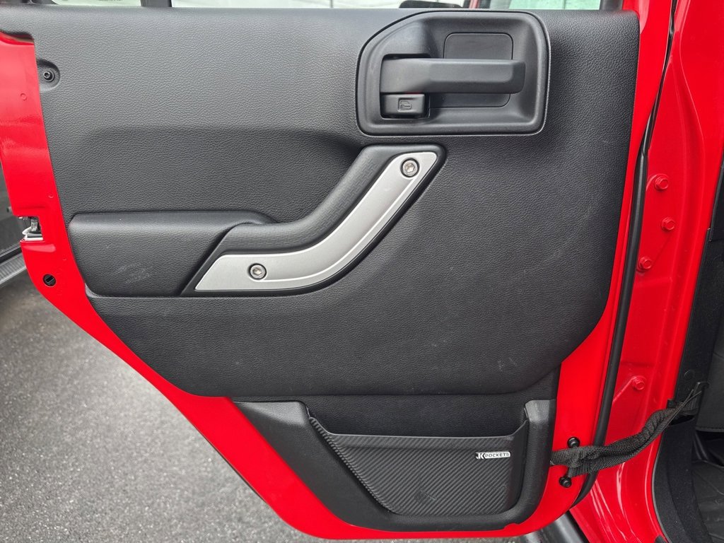 Used 2016 Jeep Wrangler Unlimited Rubicon w/ Connectivity Group image 37