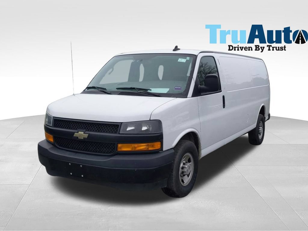 Used 2019 Chevrolet Express 3500 Extended w/ Driver Convenience Package RWD image 3