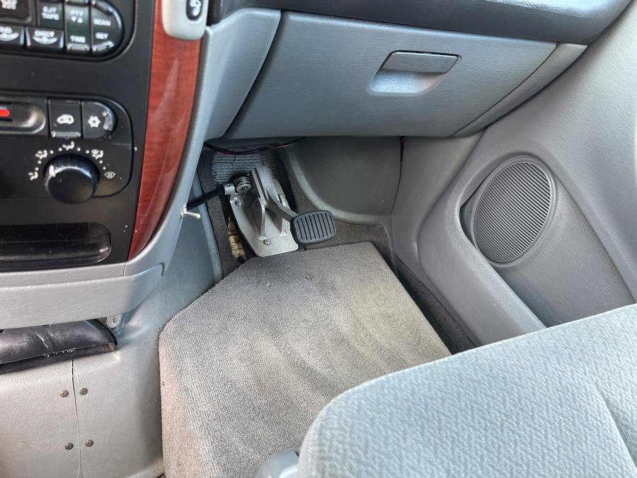 Used 2005 Chrysler Town & Country LX w/ Popular Equipment Group II FWD image 28