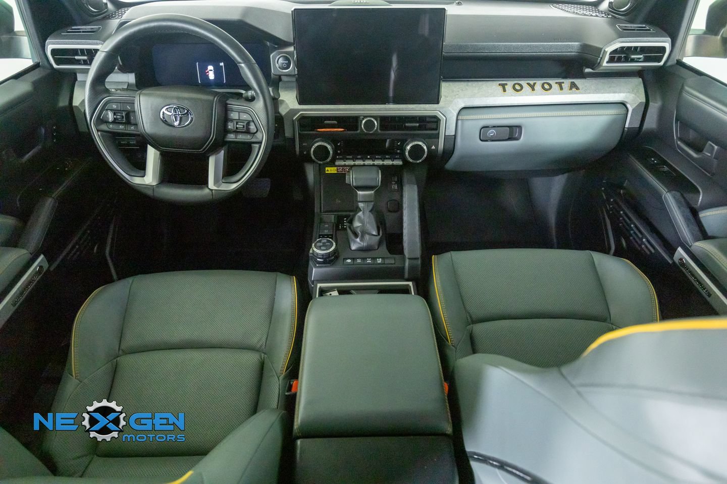 Used 2025 Toyota 4Runner Trailhunter AWD/4WD image 27