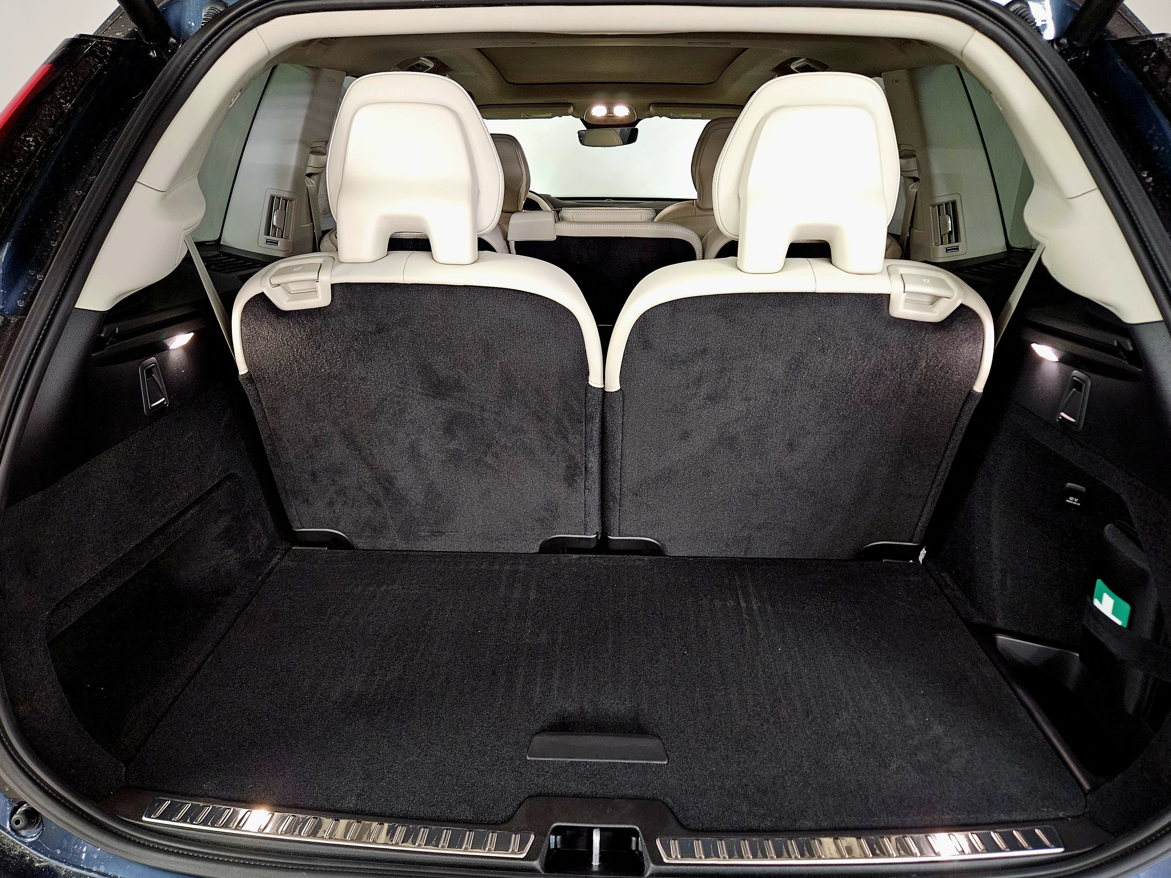 New 2026 Volvo XC90 T8 Ultra w/ Protection Package Premier image 17