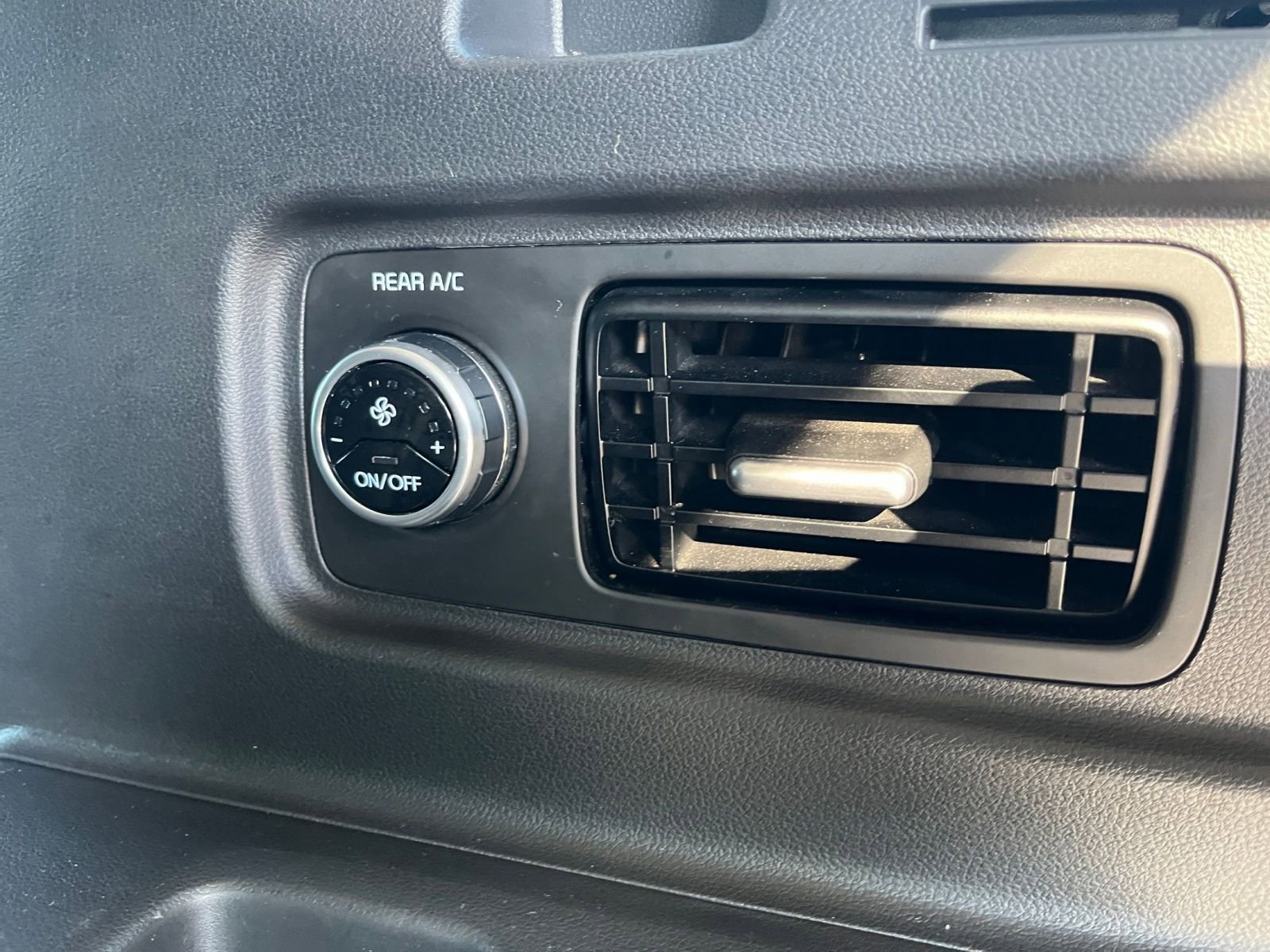 Used 2025 Hyundai Santa Fe SEL image 24