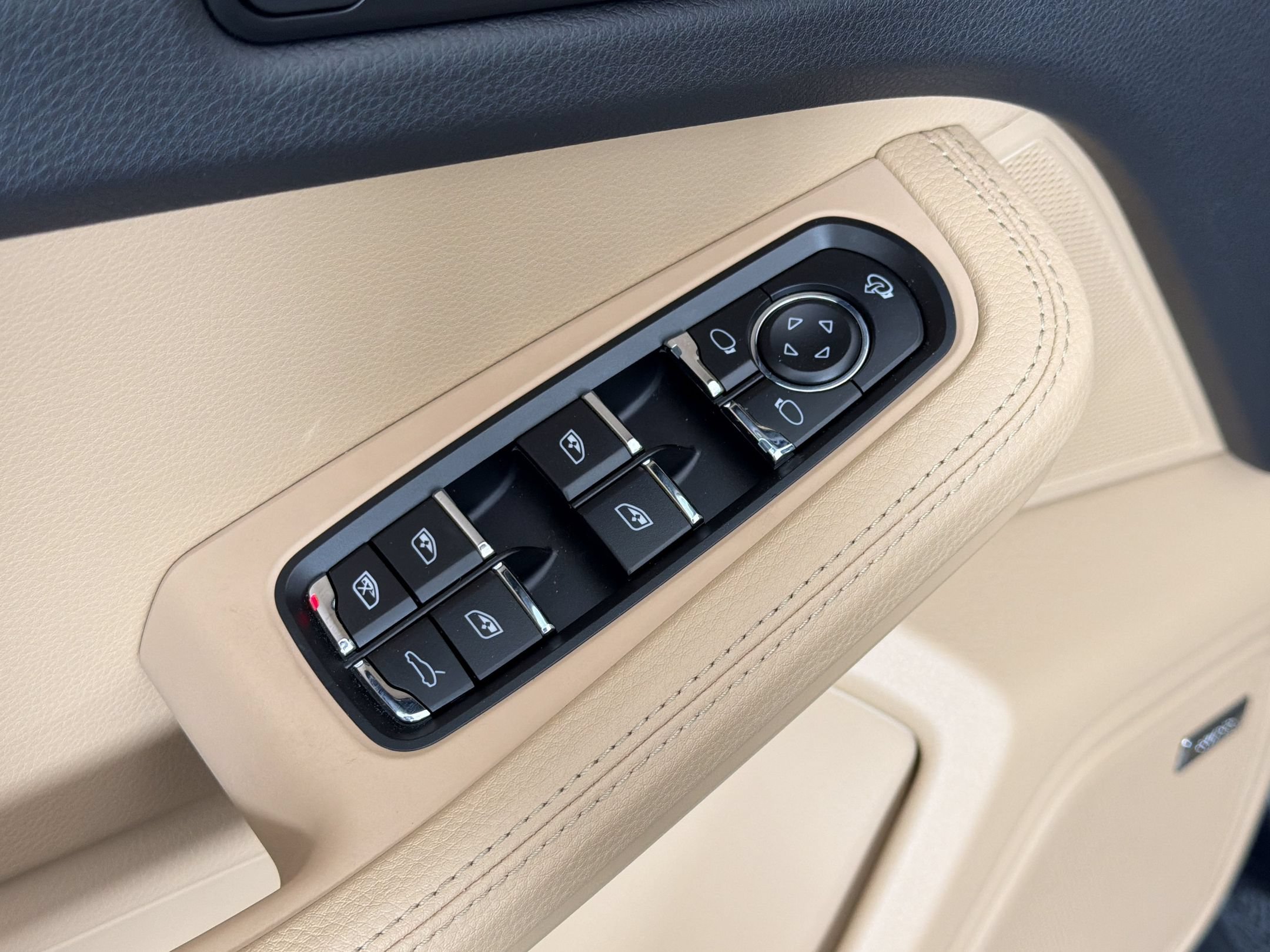 Certified 2026 Porsche Macan AWD/4WD image 24