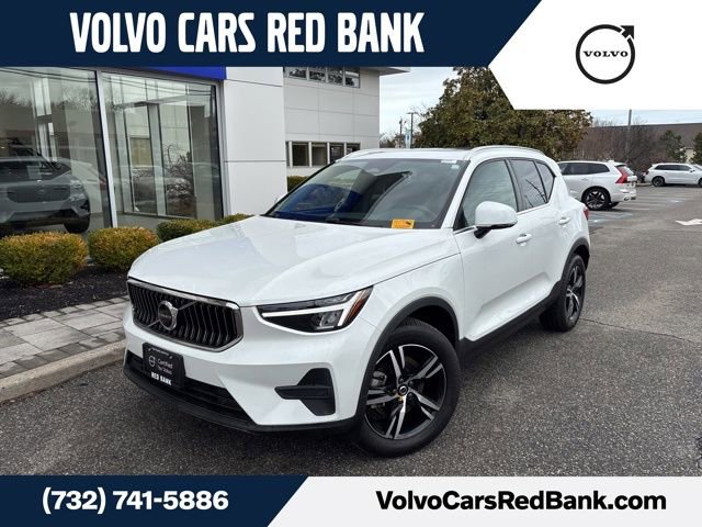 Used 2025 Volvo XC40 B5 Core