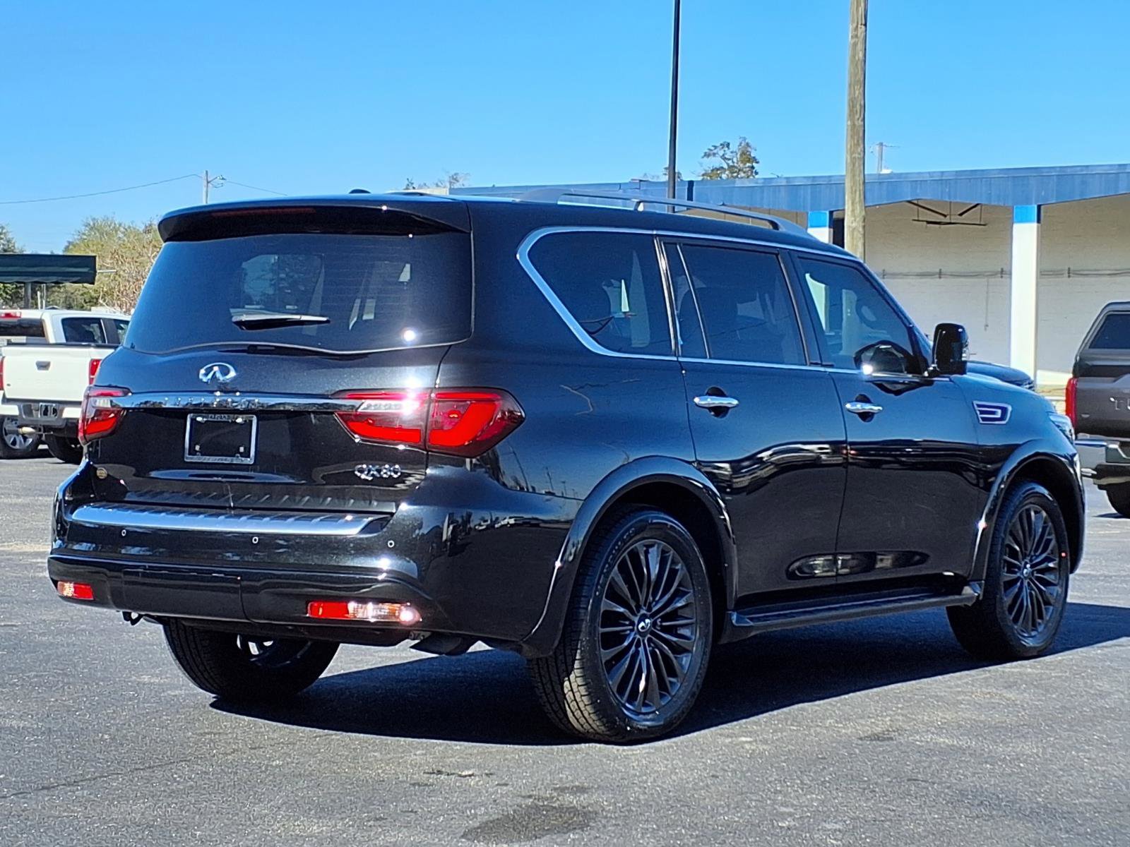 Used 2023 INFINITI QX80 Premium Select w/ All-Season Package image 31
