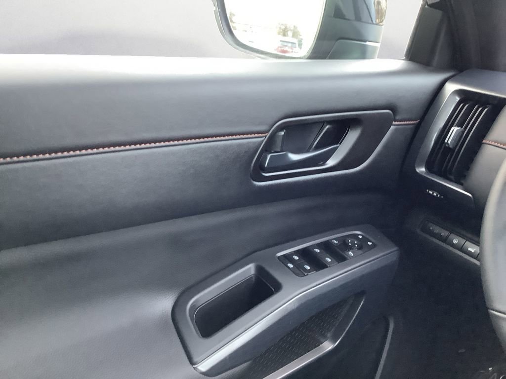 Used 2025 Nissan Pathfinder Rock Creek image 23