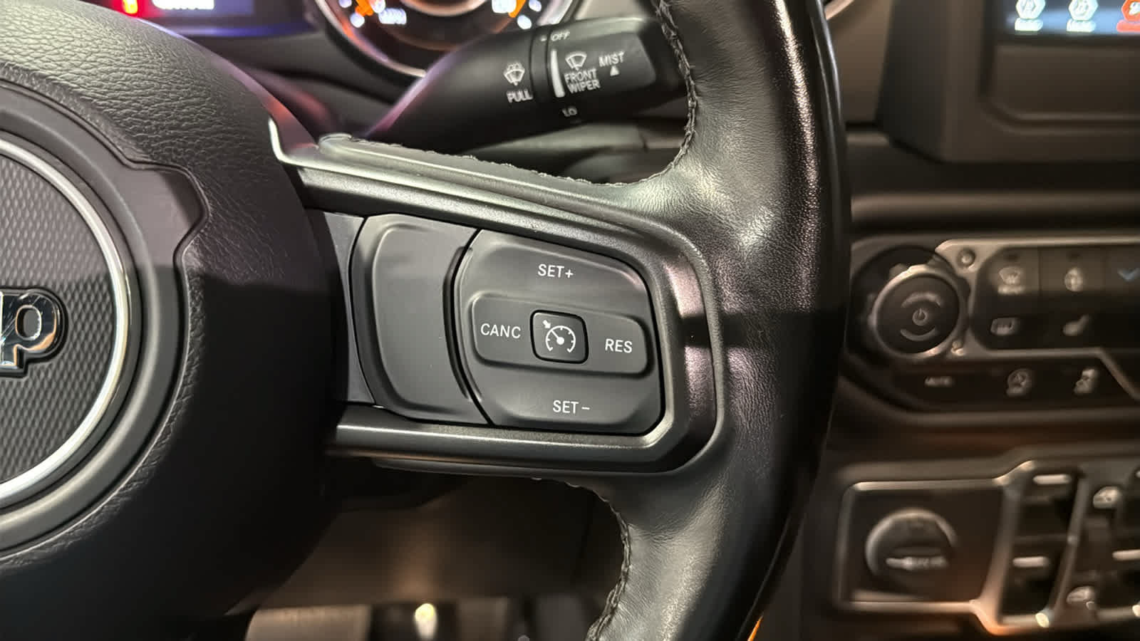 Used 2022 Jeep Gladiator Overland AWD/4WD image 13