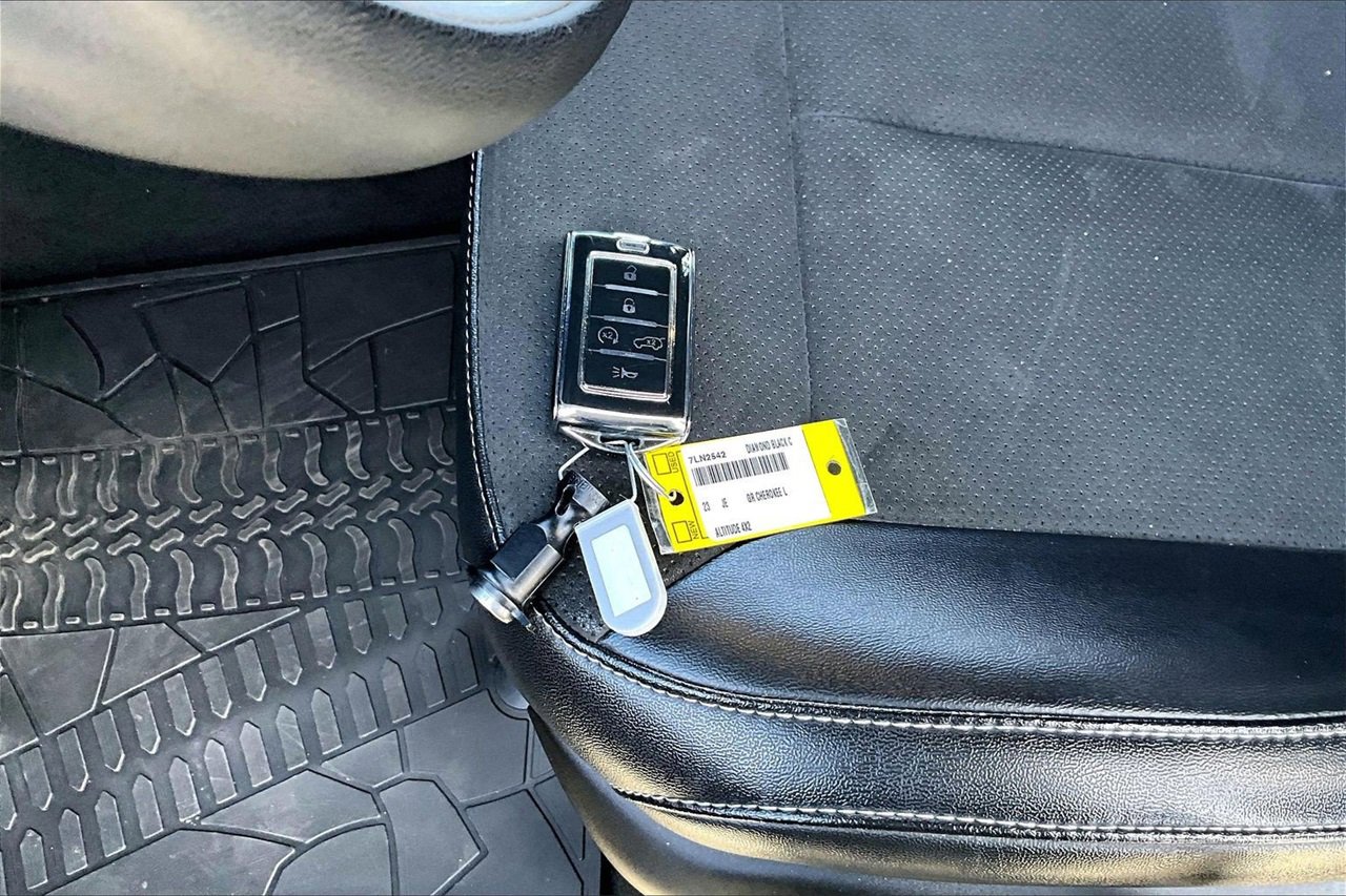 Used 2023 Jeep Grand Cherokee L Altitude image 29