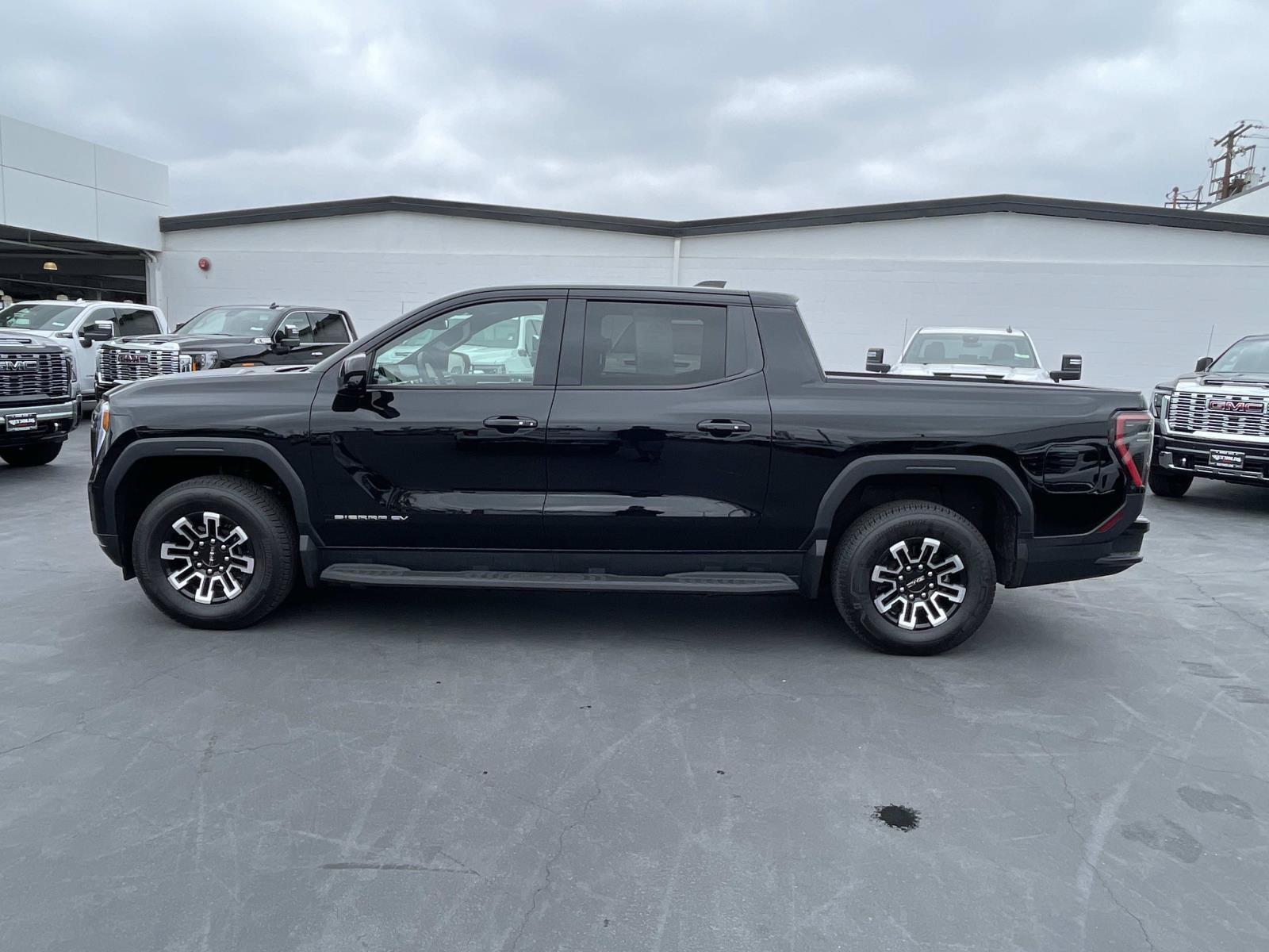 Used 2026 GMC Sierra EV Elevation AWD/4WD image 8