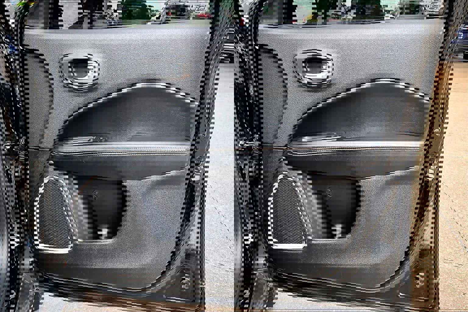 Used 2018 Jeep Compass Latitude FWD image 23