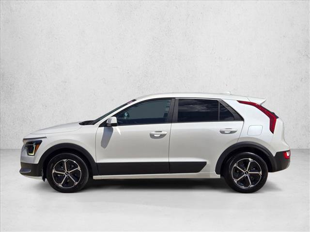 Used 2025 Kia Niro LX image 8