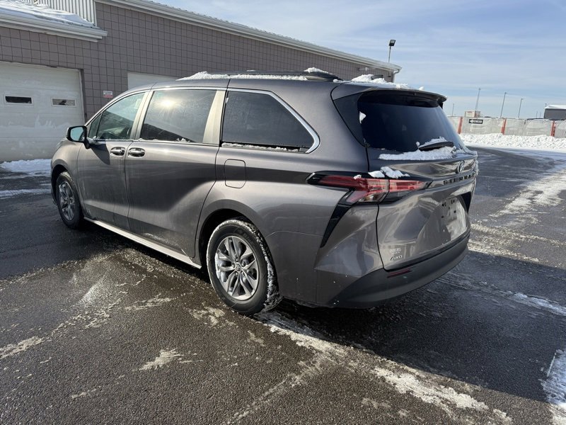Used 2022 Toyota Sienna LE image 8