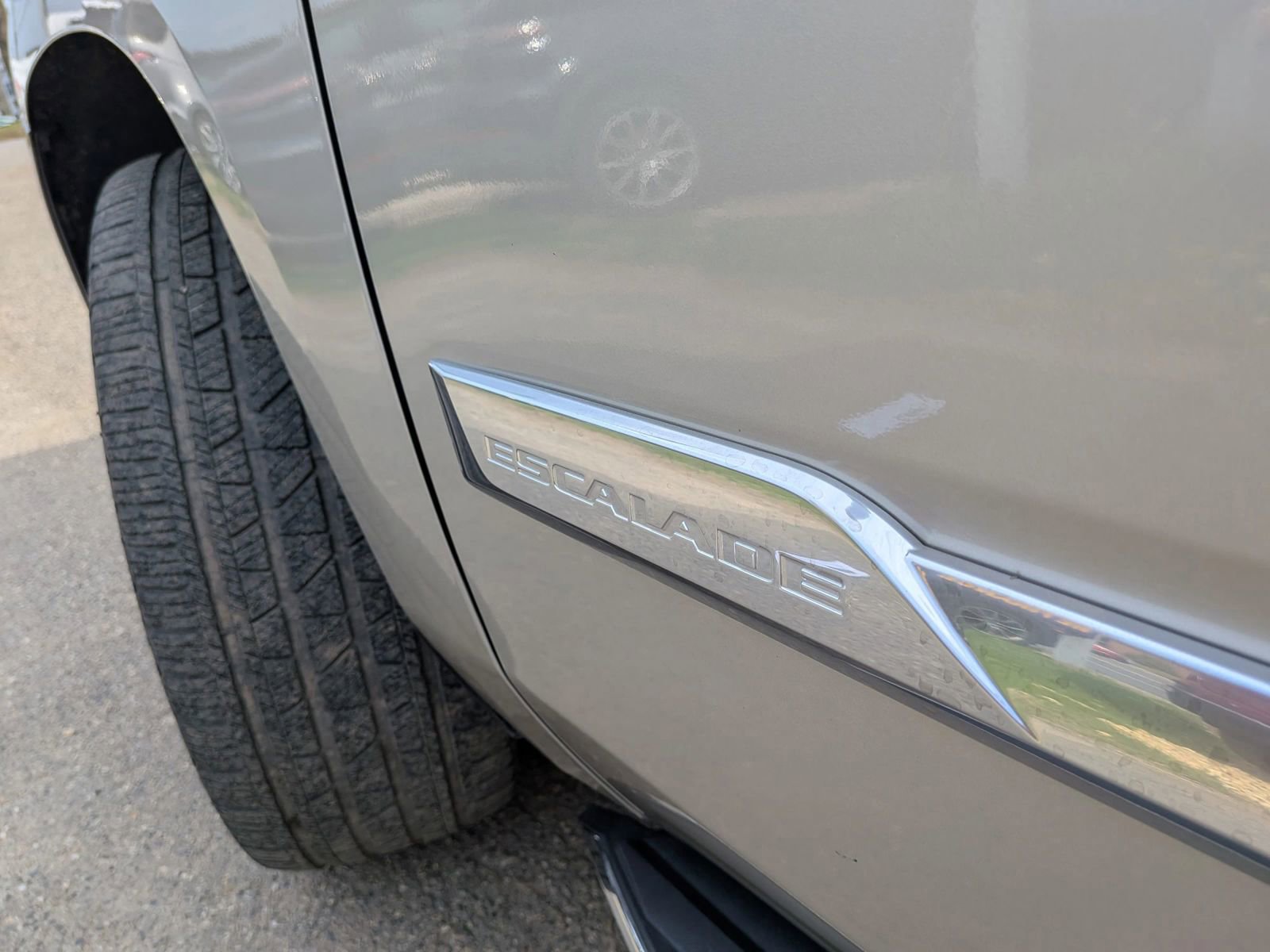 Used 2016 Cadillac Escalade ESV Luxury image 18
