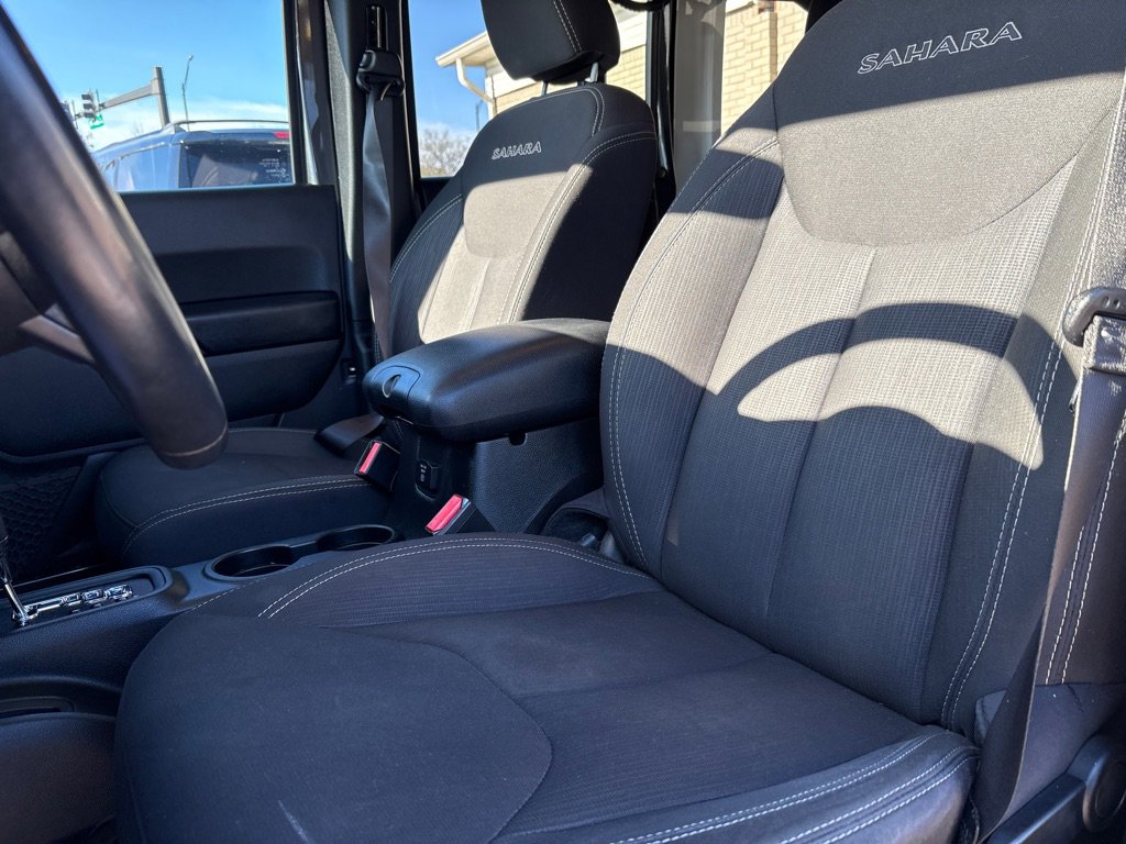 Used 2018 Jeep Wrangler Unlimited Sahara w/ Dual Top Group image 9