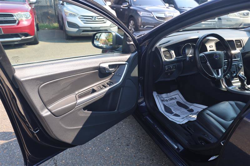 Used 2016 Volvo S60 T5 Premier w/ Convenience Package AWD/4WD image 9