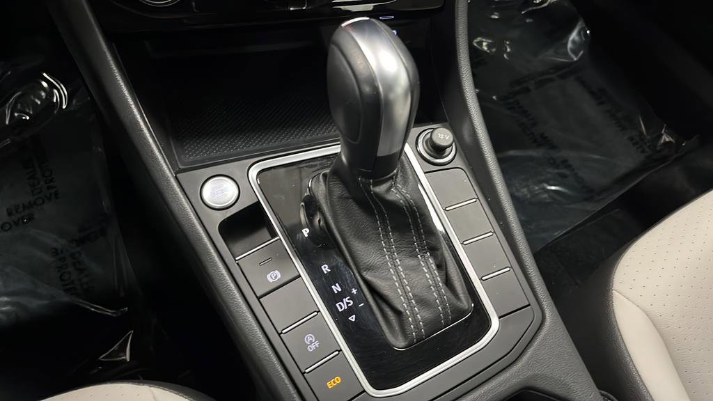 Used 2020 Volkswagen Jetta R-Line w/ R-Line Cold Weather Package FWD image 18