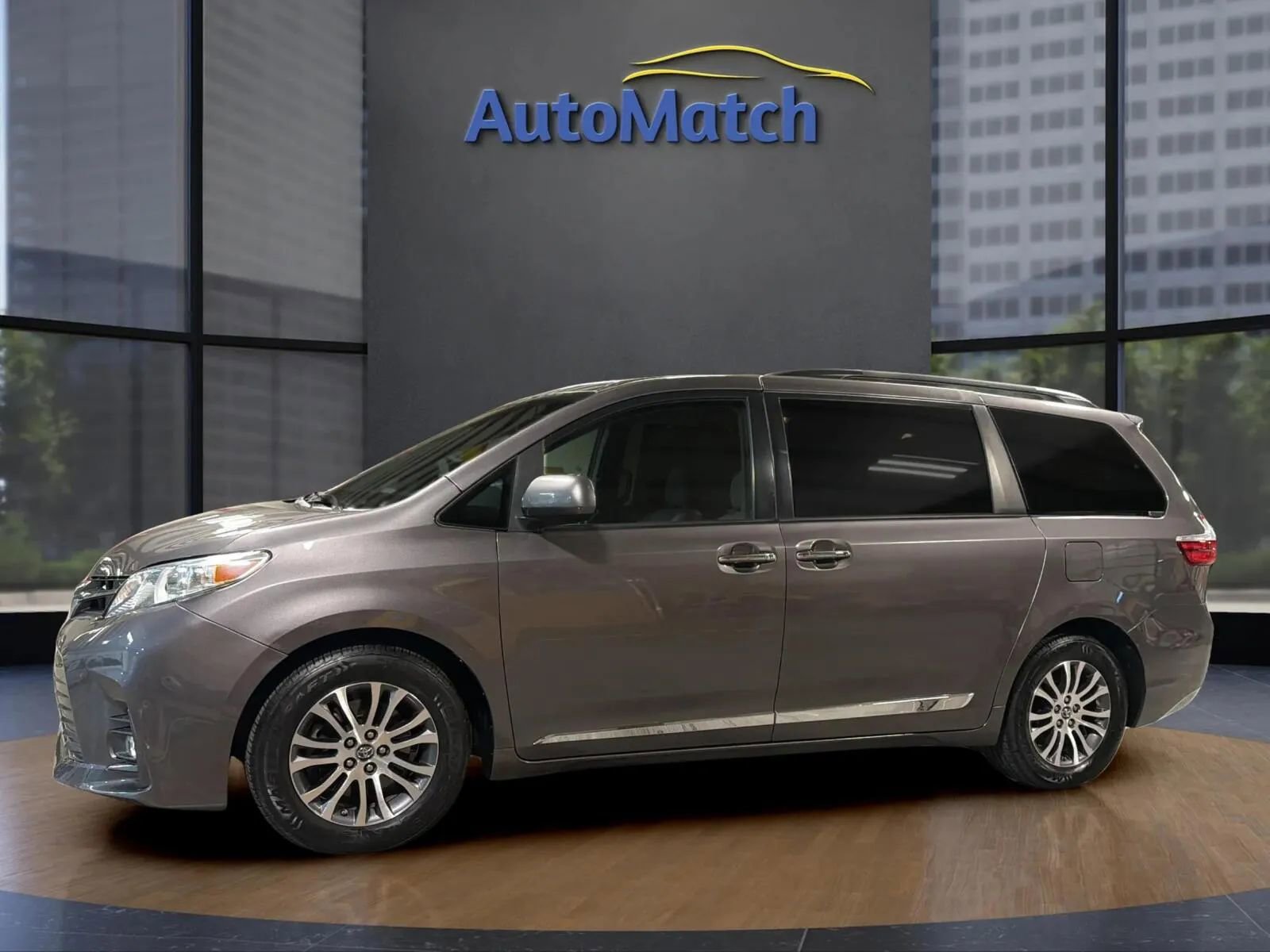 Used 2019 Toyota Sienna XLE w/ XLE Navigation Package FWD image 7
