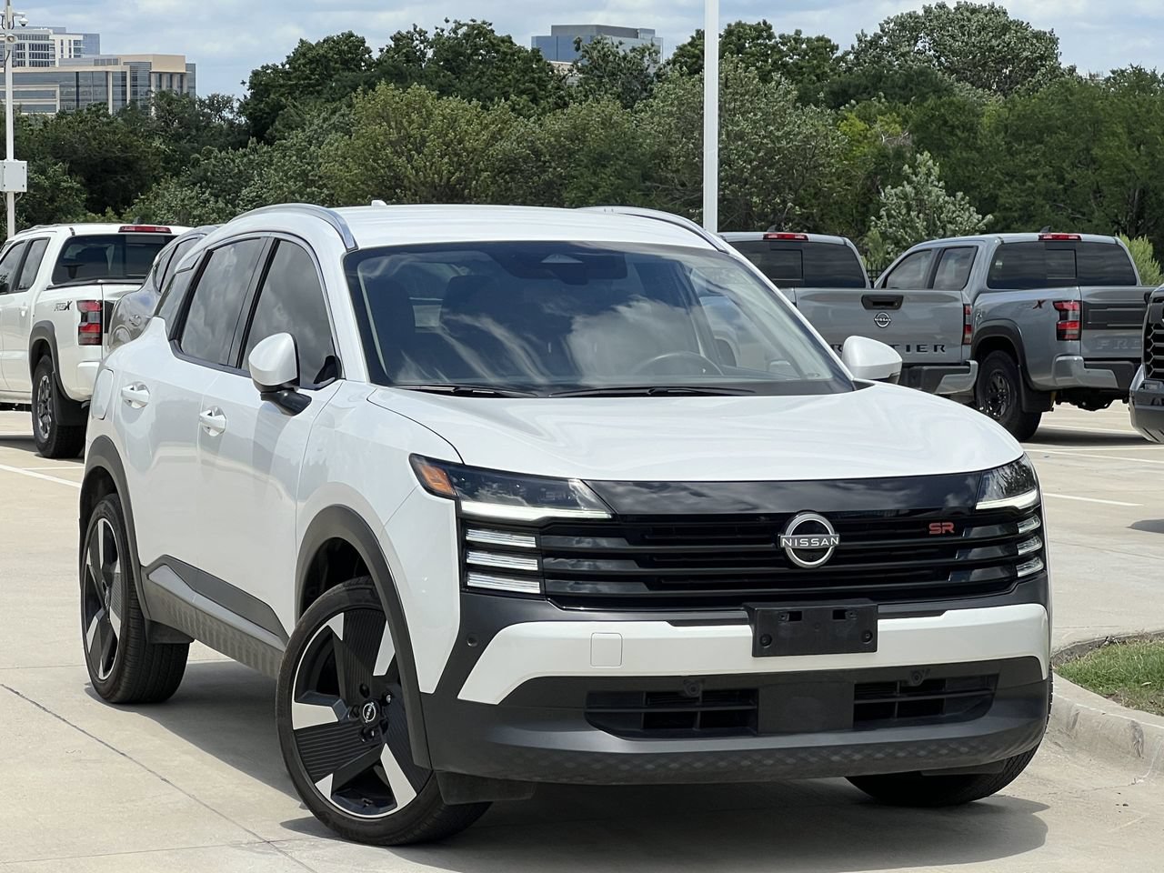 Used 2025 Nissan Kicks SR AWD/4WD image 1