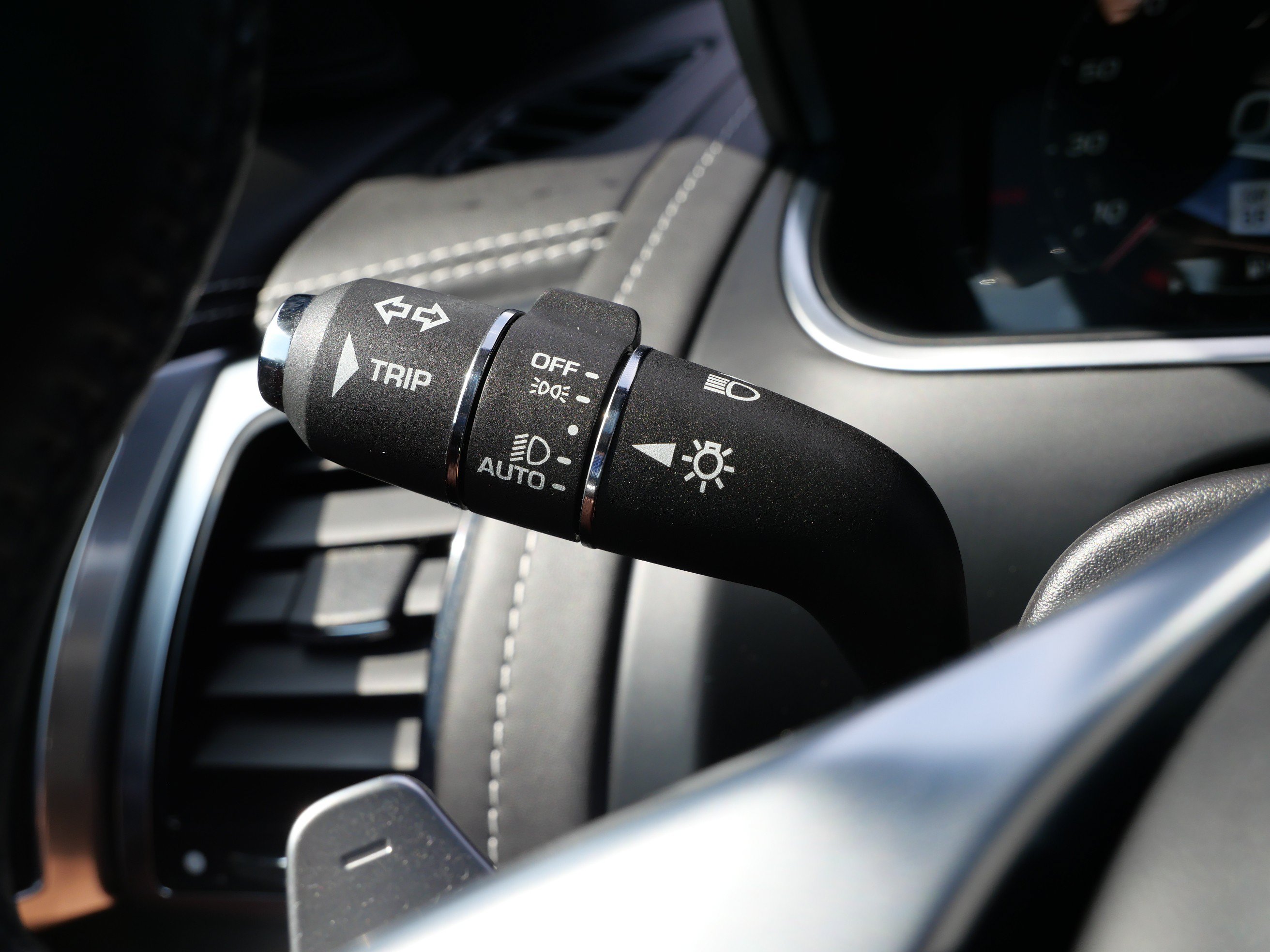 Certified 2023 Jaguar F-TYPE R-Dynamic AWD/4WD image 28