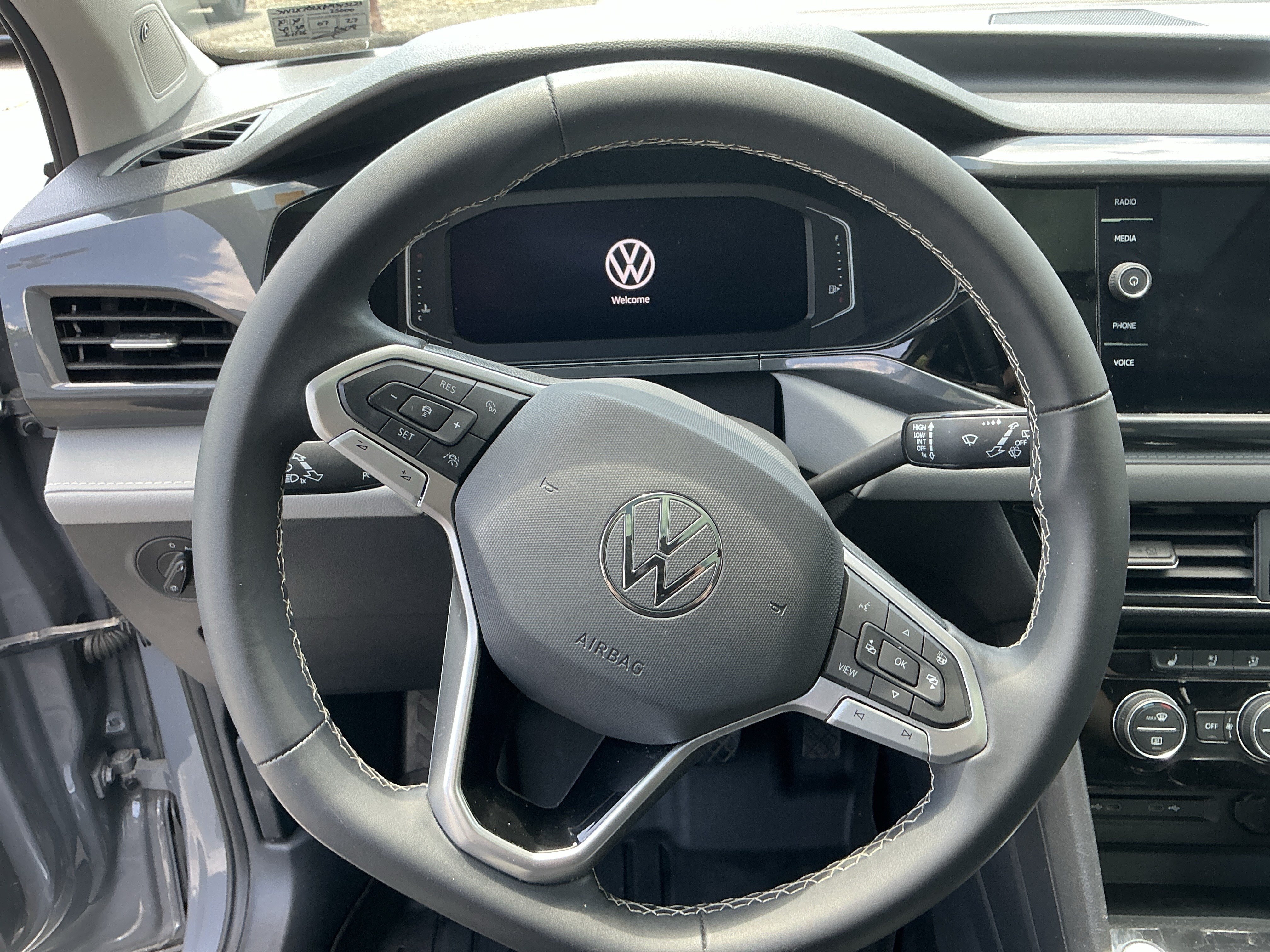 Used 2023 Volkswagen Taos SEL AWD/4WD image 14
