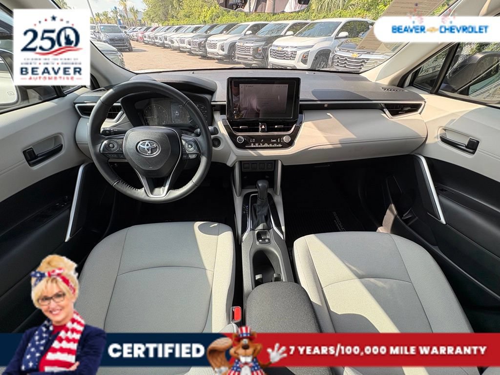 Used 2025 Toyota Corolla Cross LE FWD image 21