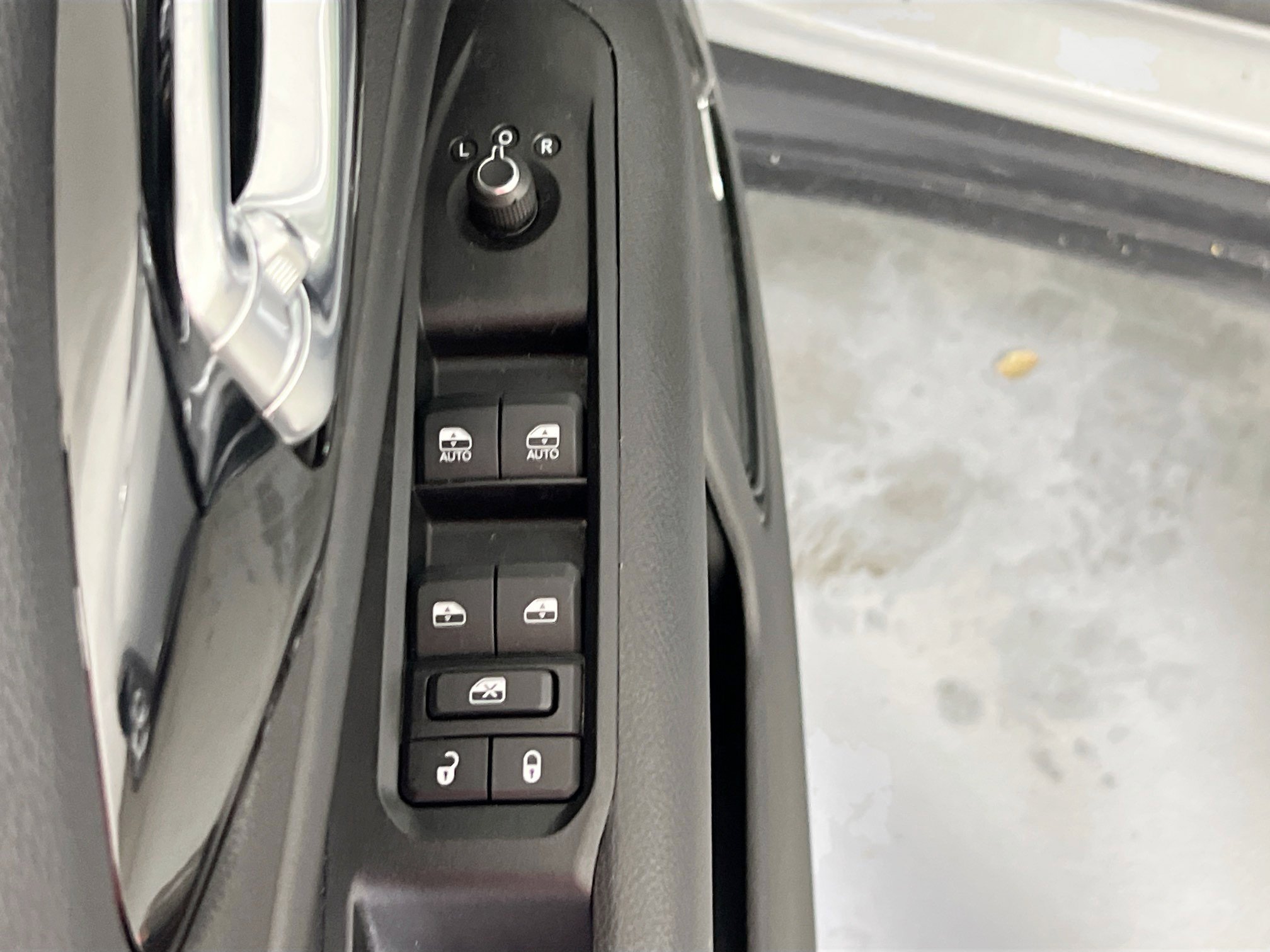 Used 2022 Jeep Compass Trailhawk w/ Sun and Sound Group image 17