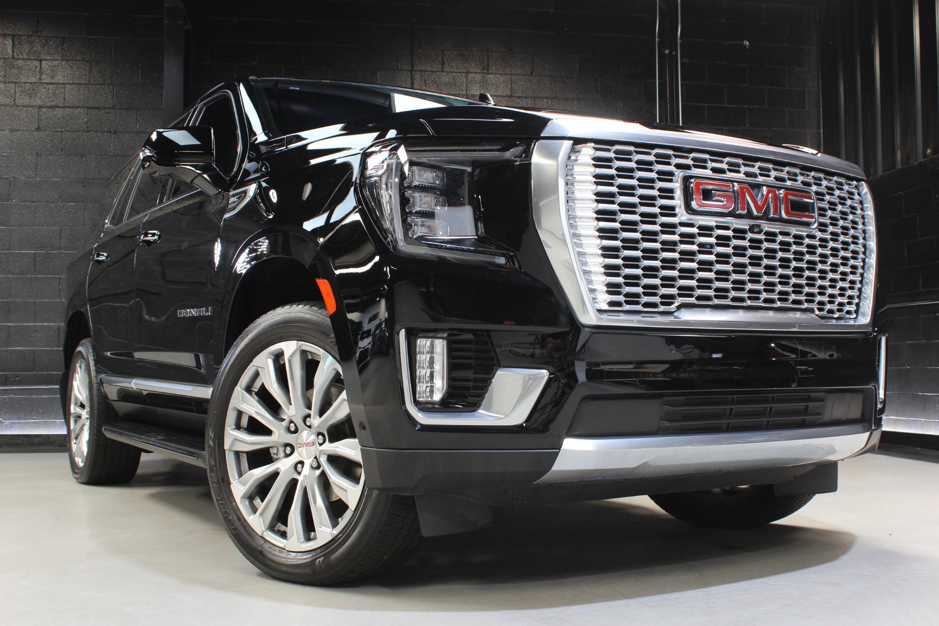 Used 2023 GMC Yukon Denali w/ Advanced Technology Package image 6