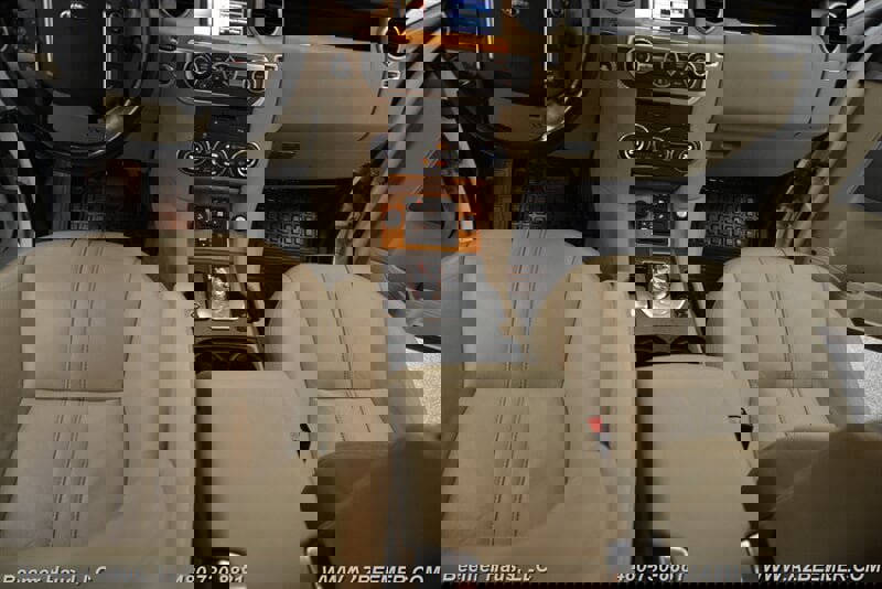 Used 2015 Land Rover LR4 HSE image 17