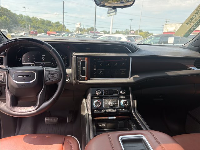 Used 2024 GMC Yukon XL Denali Ultimate AWD/4WD image 16