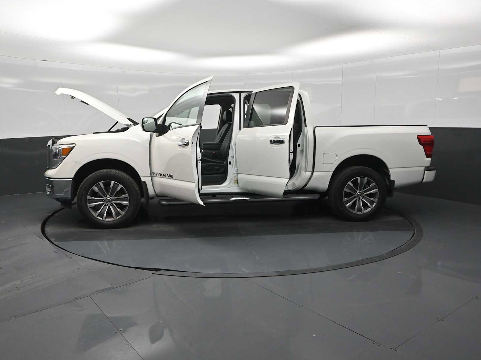 Used 2019 Nissan Titan SL image 34