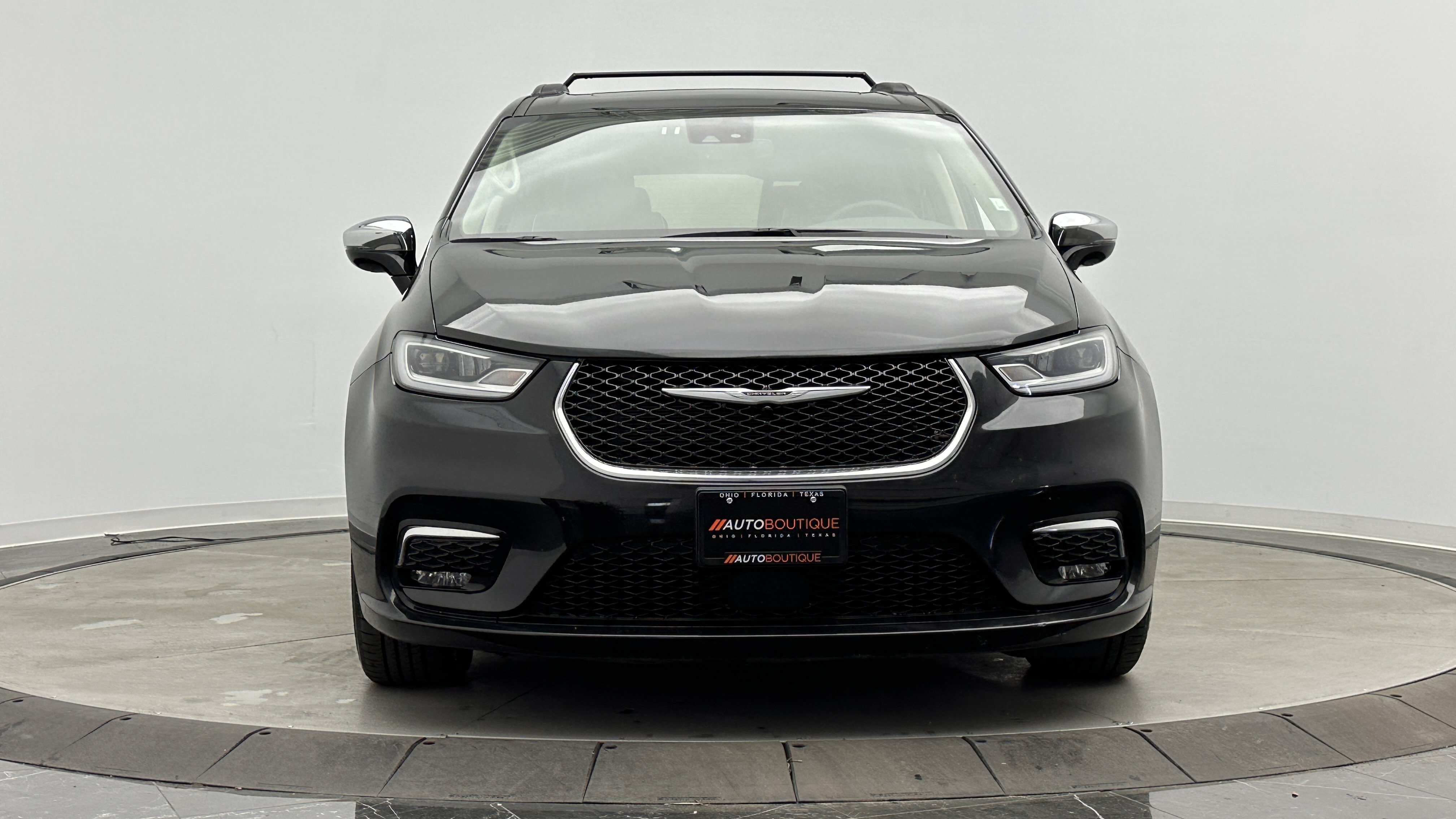 Used 2023 Chrysler Pacifica Limited FWD video 2