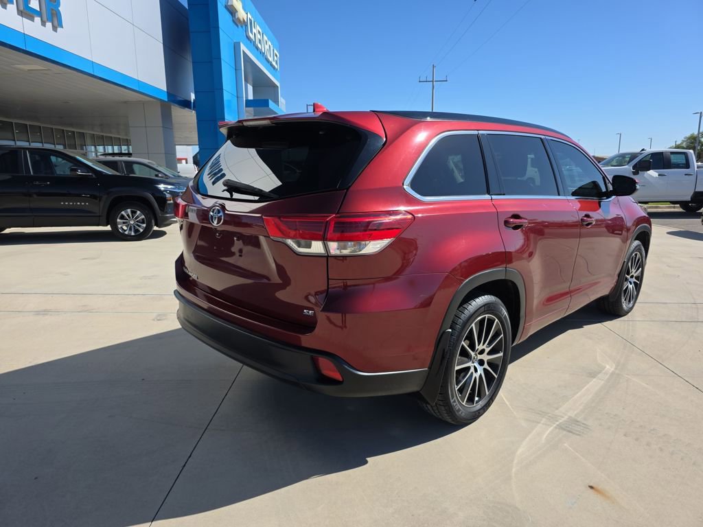 Used 2017 Toyota Highlander SE image 19