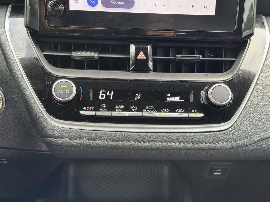 Used 2024 Toyota Corolla SE FWD image 5