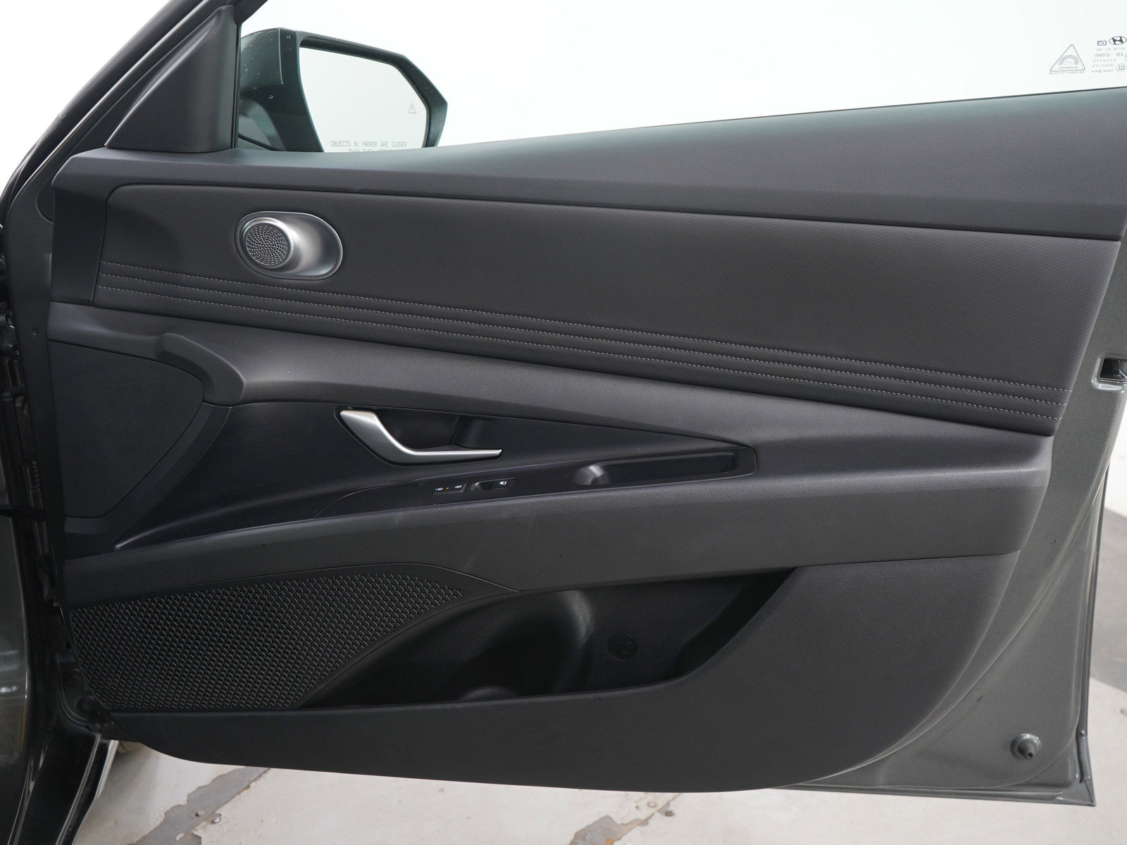 Used 2025 Hyundai Elantra SEL FWD image 9