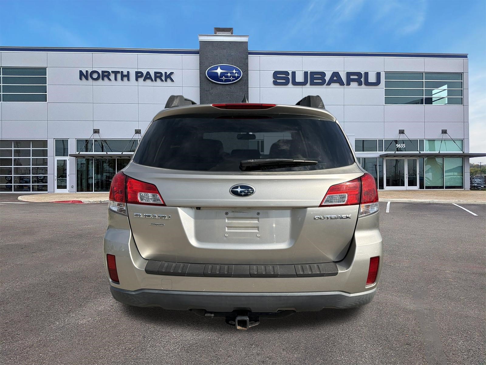 Used 2014 Subaru Outback 2.5i Limited w/ Moonroof Package AWD/4WD image 4