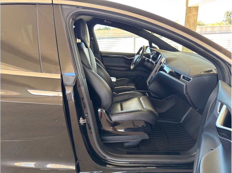 Used 2016 Tesla Model X 90D image 15