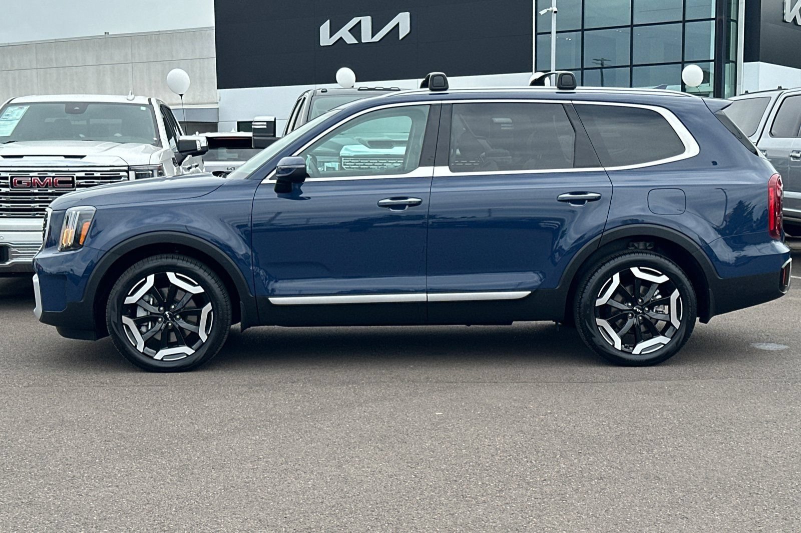 Certified 2024 Kia Telluride S w/ S Sunroof Package AWD/4WD image 7