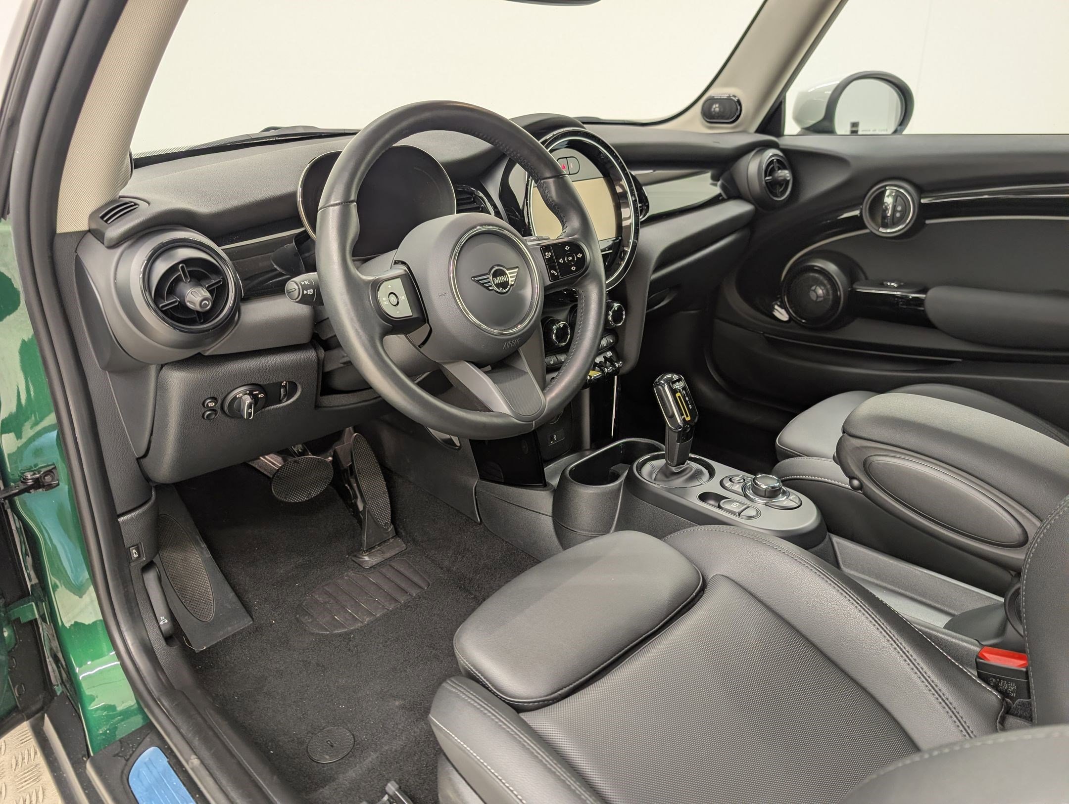 Used 2024 MINI Cooper SE image 4