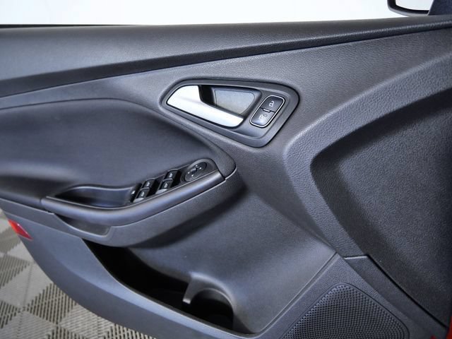 Certified 2018 Ford Focus SE w/ Cold Weather Package FWD image 25