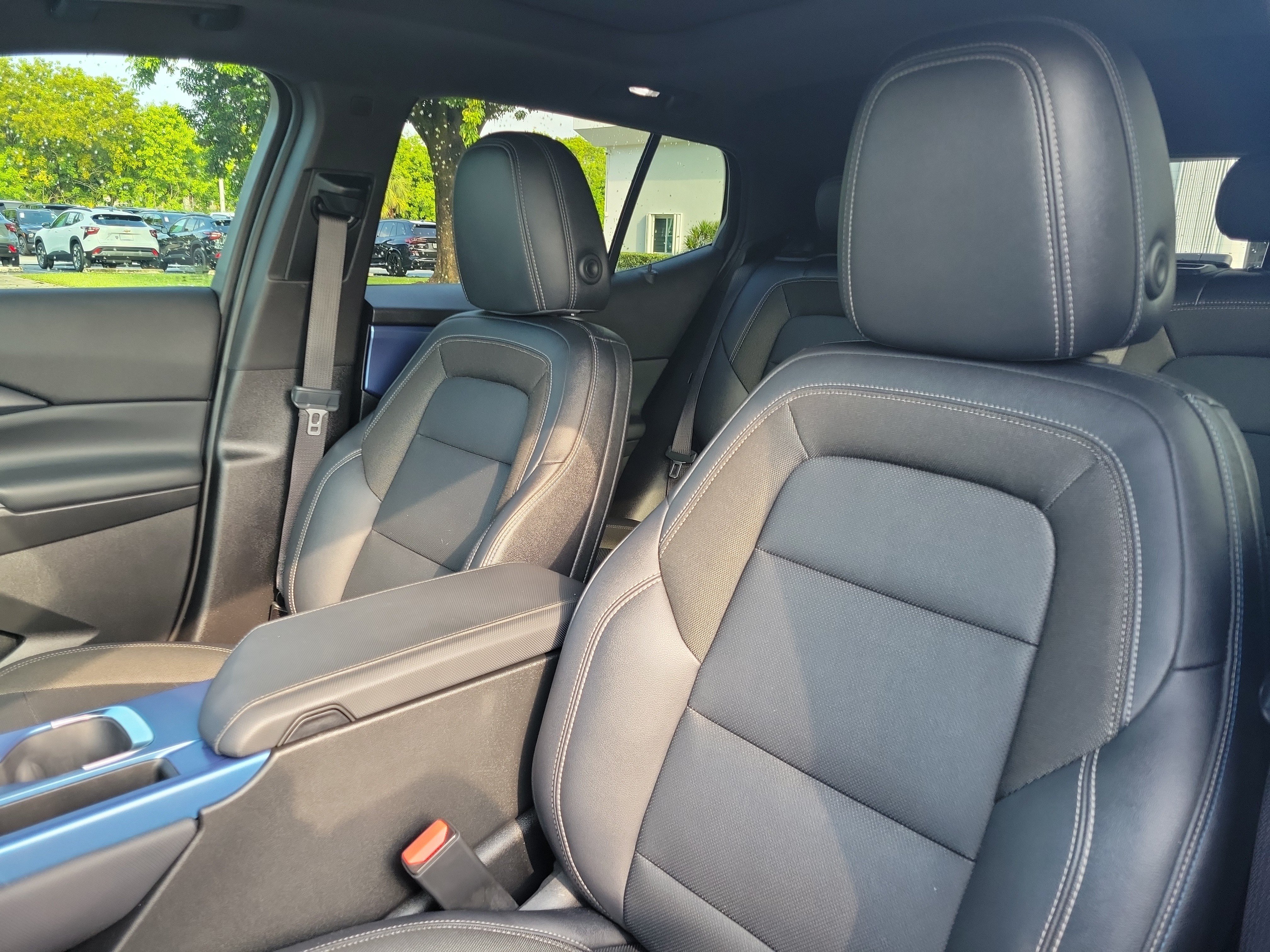 Used 2025 Chevrolet Equinox EV LT w/ Convenience Package FWD image 21