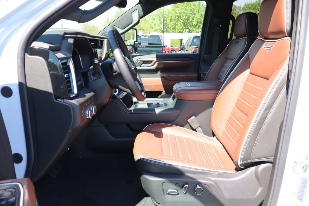 Used 2026 GMC Sierra 3500 Denali Ultimate AWD/4WD image 4