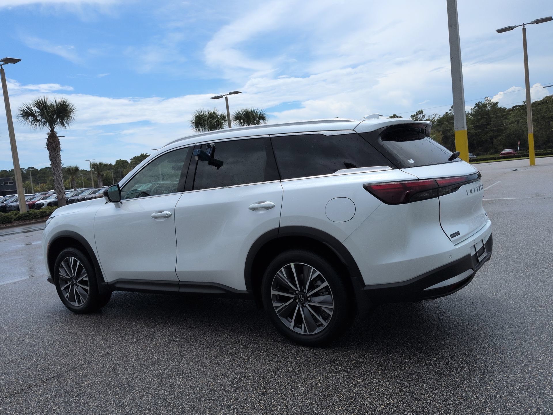 New 2027 INFINITI QX60 Luxe w/ Family Package FWD image 7