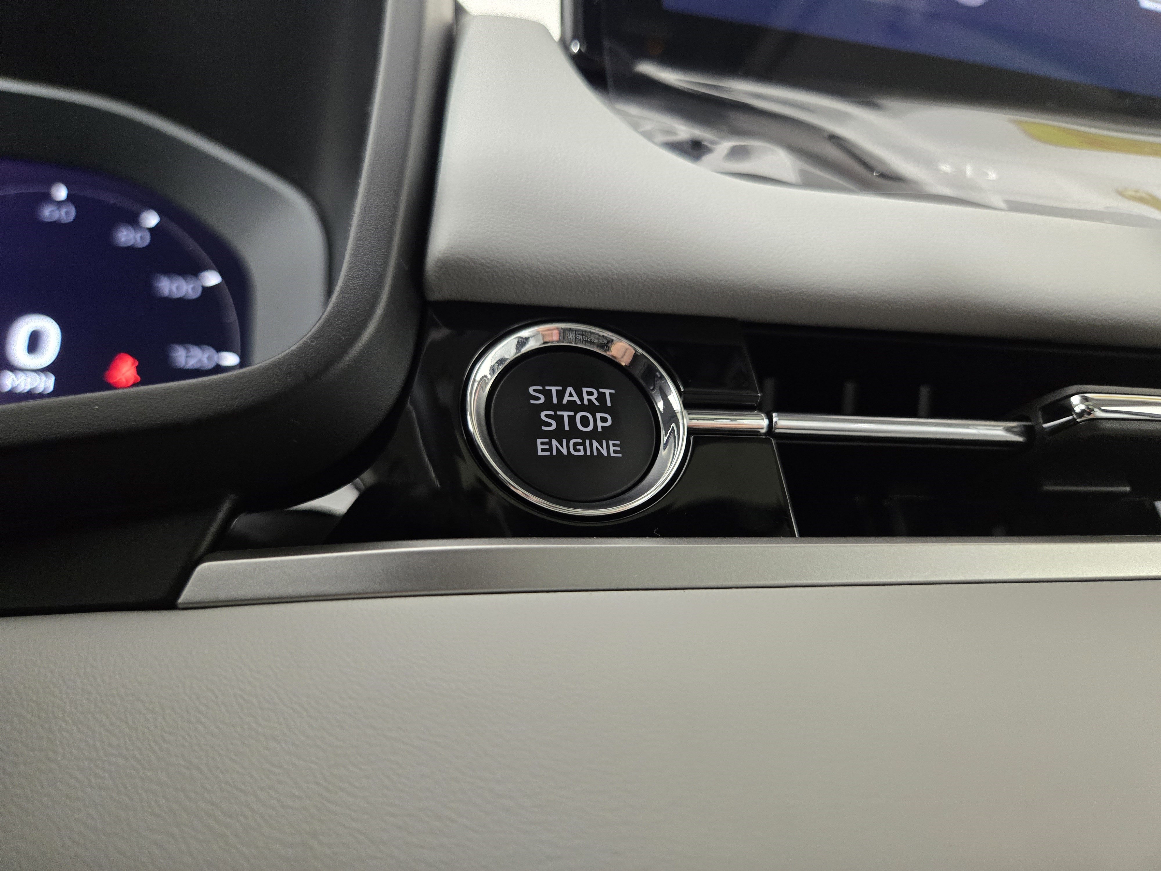 New 2025 Mitsubishi Outlander SEL image 26