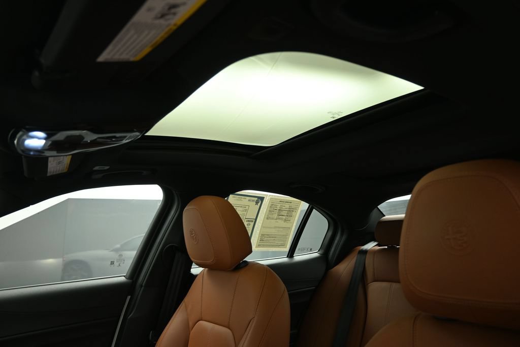Used 2022 Alfa Romeo Giulia Ti RWD image 16