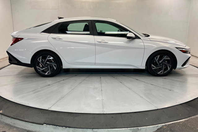 Used 2024 Hyundai Elantra Limited FWD image 6