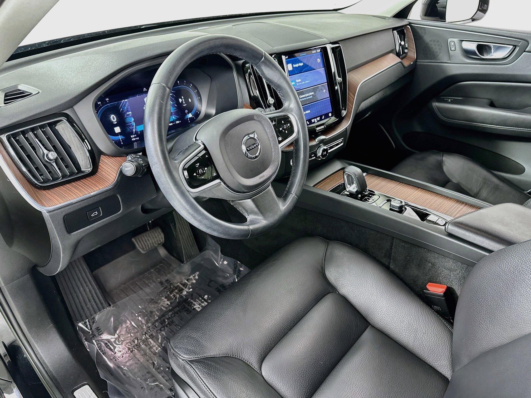 Used 2023 Volvo XC60 B5 Plus w/ Protection Package Premier AWD/4WD image 9