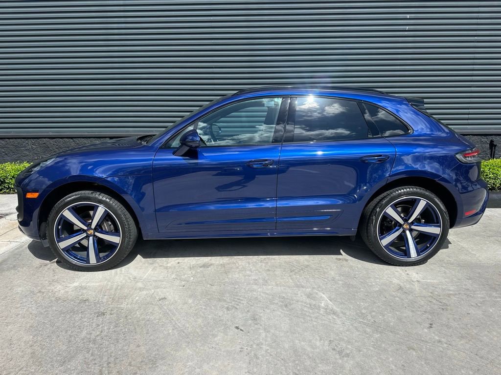 Certified 2024 Porsche Macan image 2