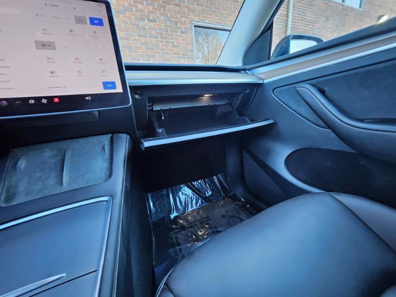 Used 2024 Tesla Model Y Long Range RWD image 53