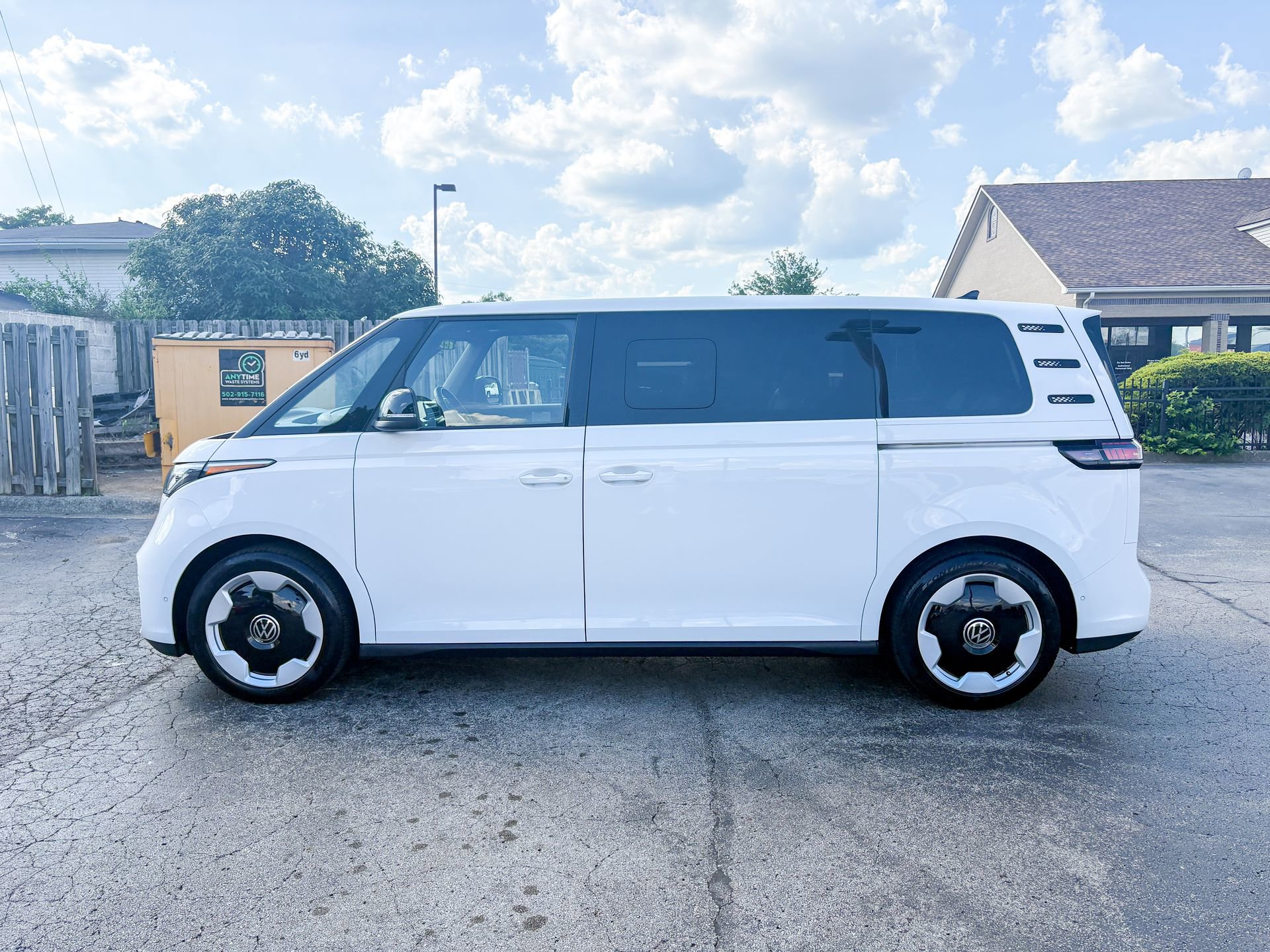 Used 2025 Volkswagen ID. Buzz Pro S RWD image 12
