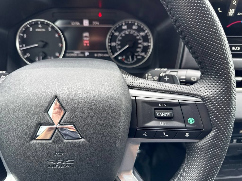 Used 2025 Mitsubishi Outlander SE AWD/4WD image 24